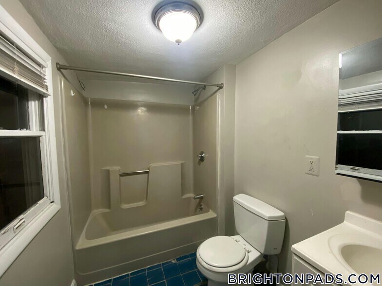 Building Photo - 27 Kelley Ct