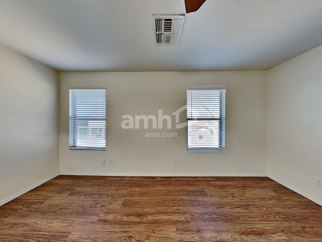 Building Photo - 8850 E Posada Ave