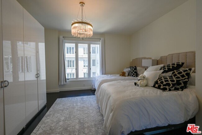 Building Photo - 1424 N Crescent Heights Blvd