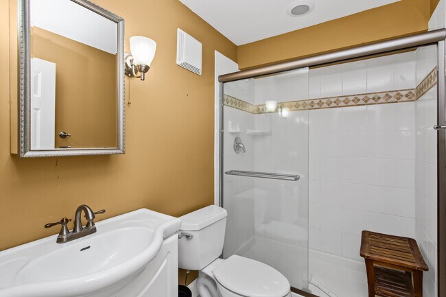 Building Photo - 4N475 S Robert Frost Cir