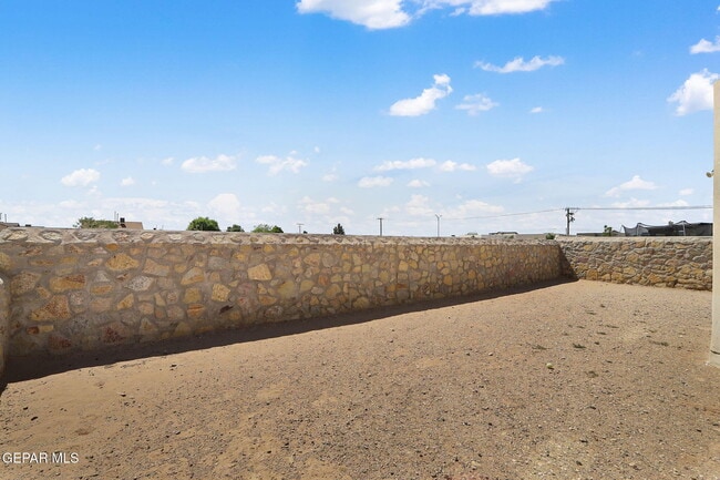 Building Photo - 841 Paseo Drusy Pl