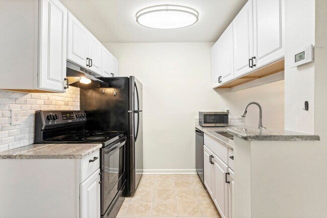 Building Photo - PRICE DROP! Downtown Durham! 1bd/1ba Trini...