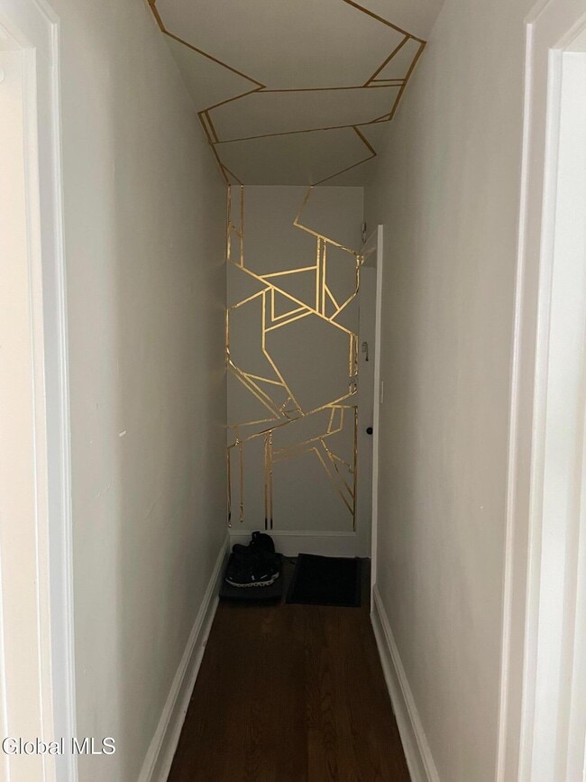 Building Photo - 7 Edison Ave