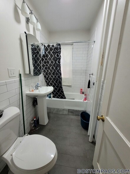 Building Photo - 15 Scottfield Rd