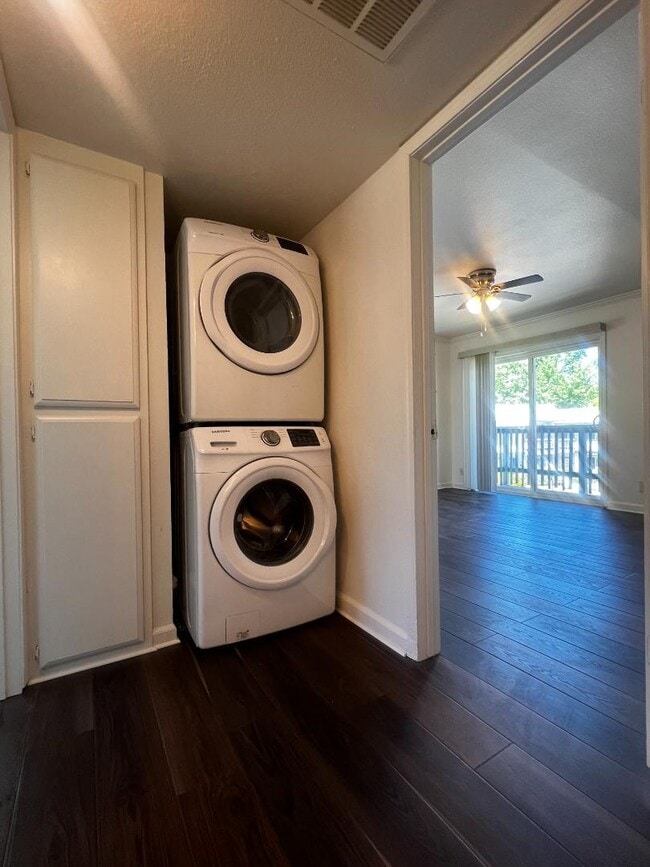 Building Photo - 2515 Merrychase Dr