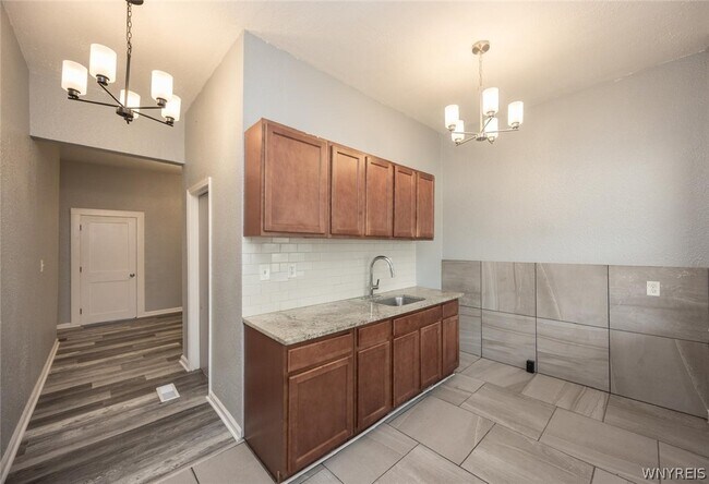 Building Photo - 1023 15th St