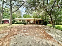 Building Photo - 38 Circle Dr