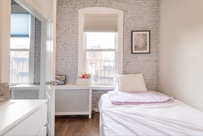 Building Photo - 293-295-295 Commonwealth Ave