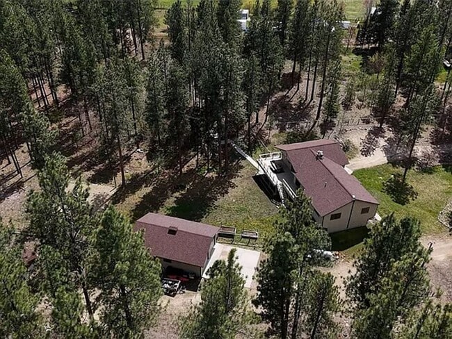 Building Photo - Beautiful spacious 3 bed, 3 bath home situated on 2.53 private acres in Stevensville.