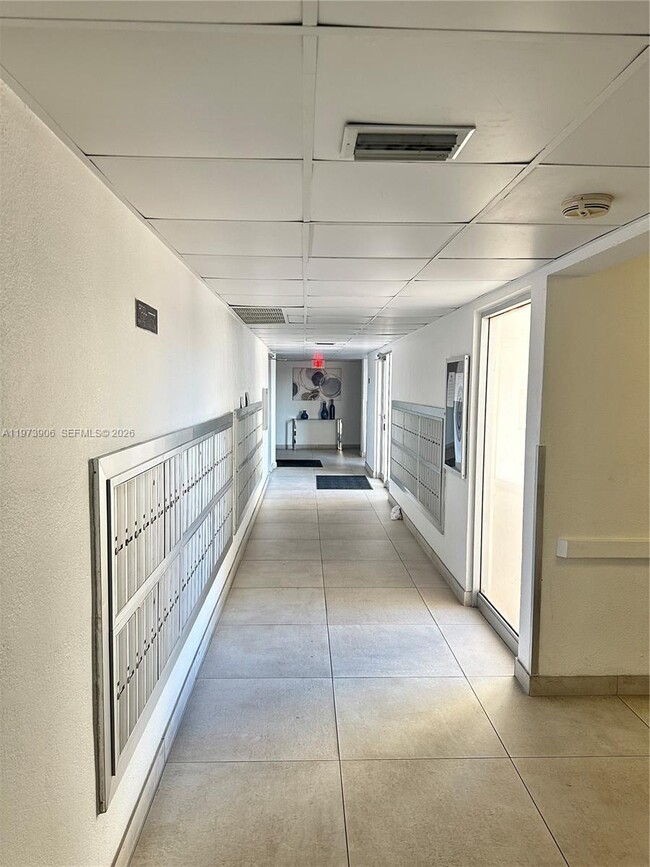 Building Photo - 401 Golden Isles Dr