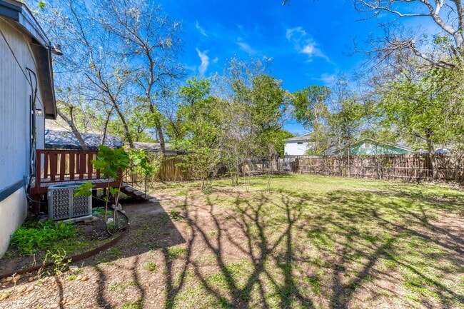 Building Photo - 2928 E 12th St