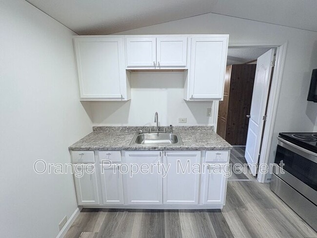 Building Photo - 930 Cedar Village Ln