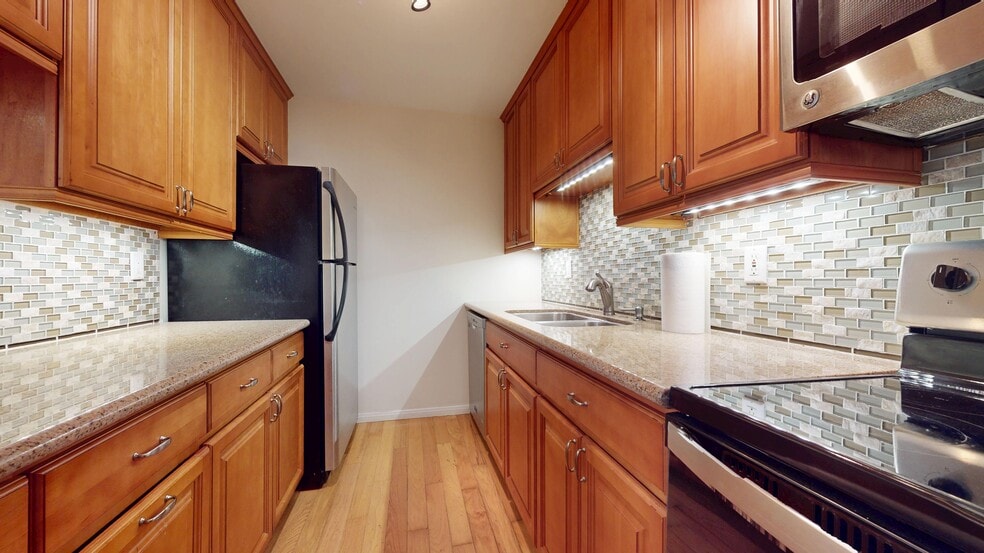 Building Photo - 902 Camino Real