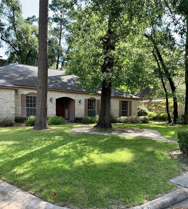 Building Photo - 2123 Lakeville Dr