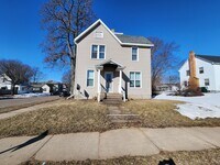 Building Photo - 902 5th Ave