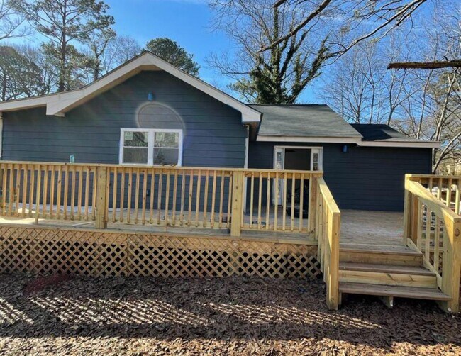 Large Porch - 2221 Jernigan Dr SE