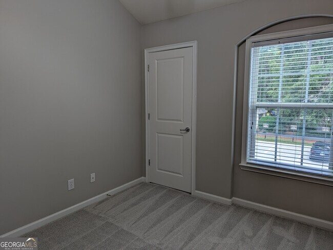 Building Photo - 343 Durham Park Way
