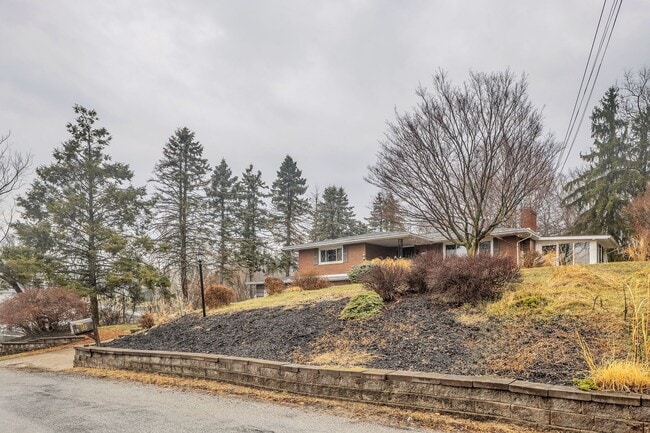 Building Photo - Updated 3BR Home Near Sewickley with Central Air & Finished Walk-Out Basement