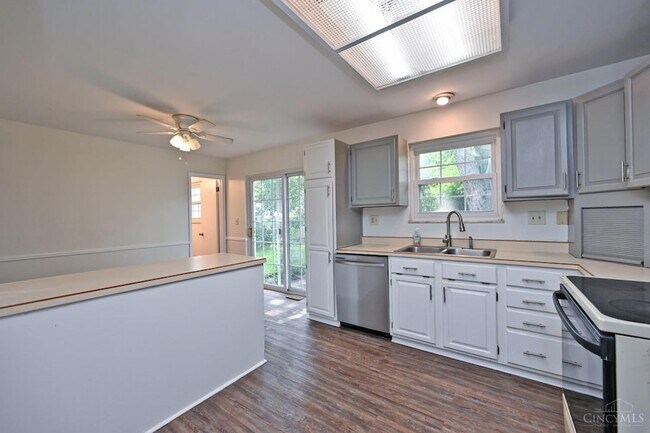 Building Photo - 1582 Turquoise Dr