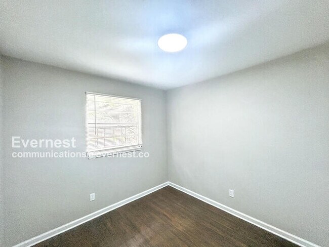 Building Photo - 4624 Sunnybrook St