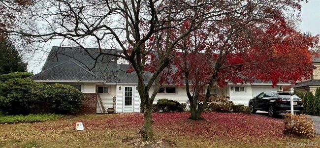 Building Photo - 14 Peachtree Ln