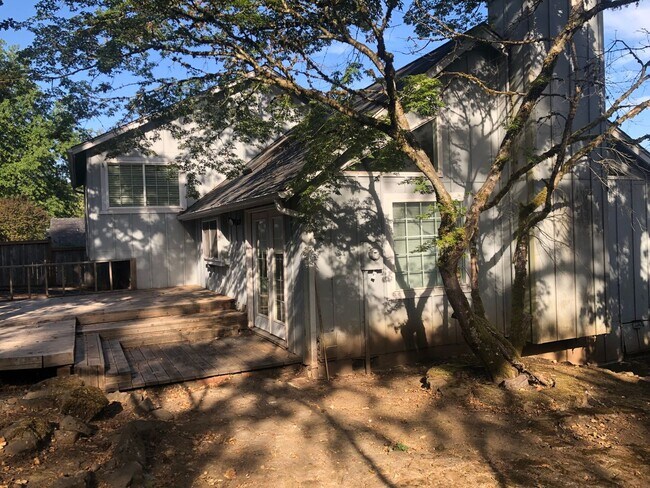 Building Photo - 3 bedroom 2 bathroom house in Thurston hills!