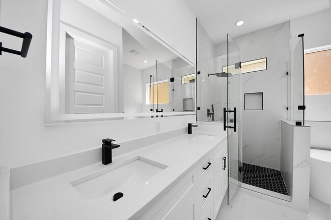 Building Photo - 3310 Hardy St