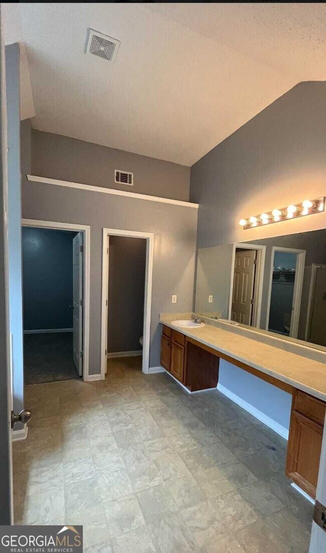 Building Photo - 297 Othello Dr