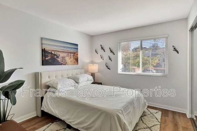 Building Photo - 2882 Andover Ave