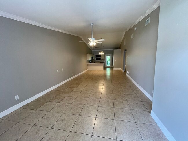 Building Photo - CUTE 2 Bedroom 2 Bath duplex