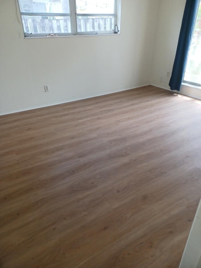 Building Photo - 1132 SW 3rd St