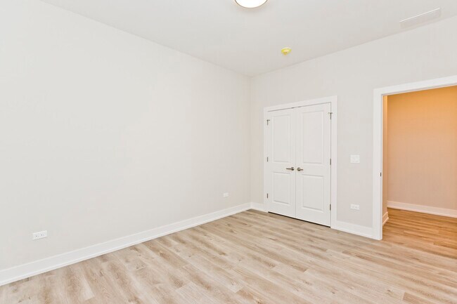 Building Photo - 2725 N Ashland Ave