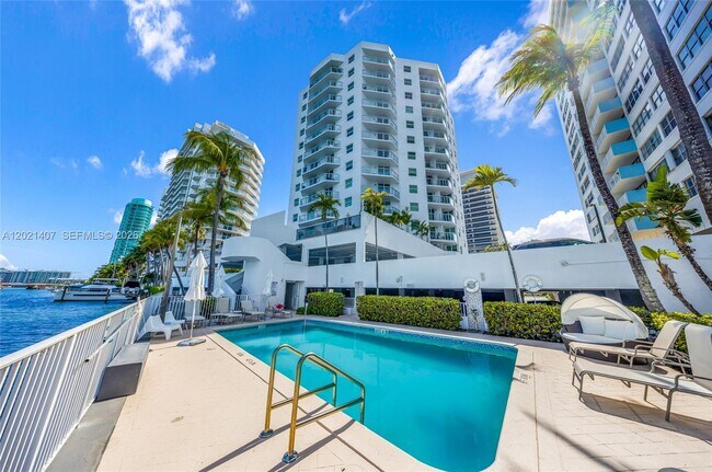 Building Photo - 5880 Collins Ave