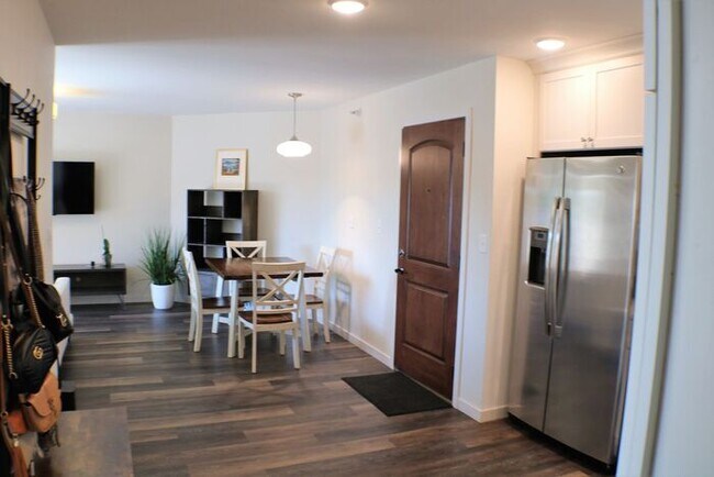 Building Photo - $2,100 | 2 Bedroom, 2 Bathroom Semi-Furnis...
