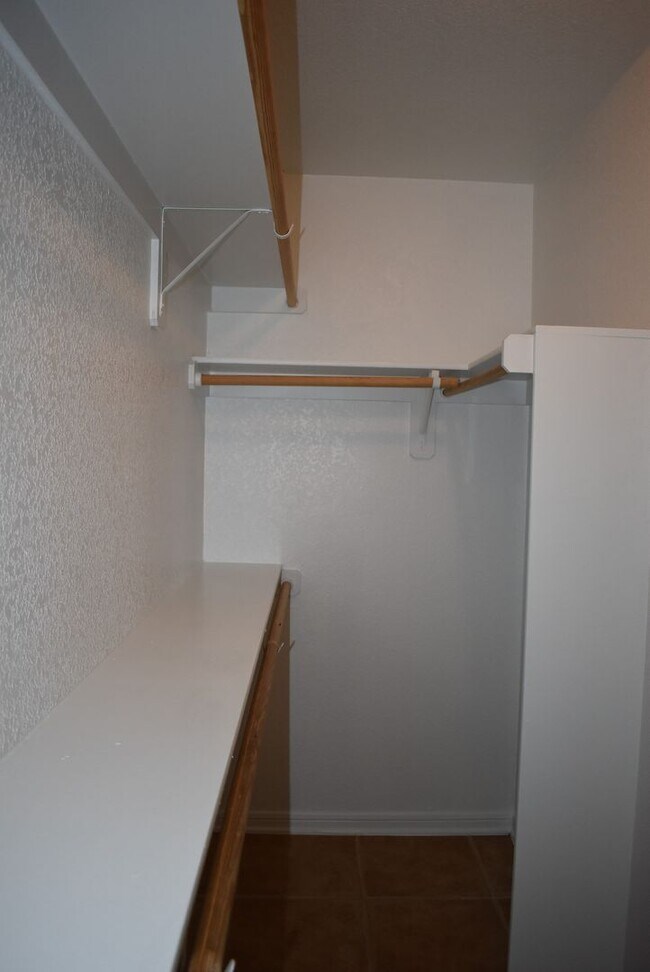 Building Photo - 1600 Nicholas Cir
