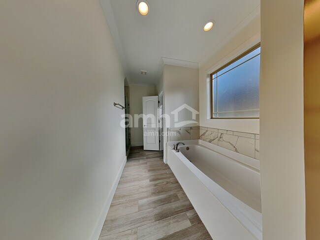Building Photo - 426 Risen Star Dr