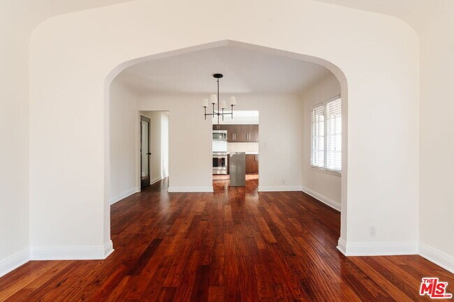 Building Photo - 8561 Rugby Dr