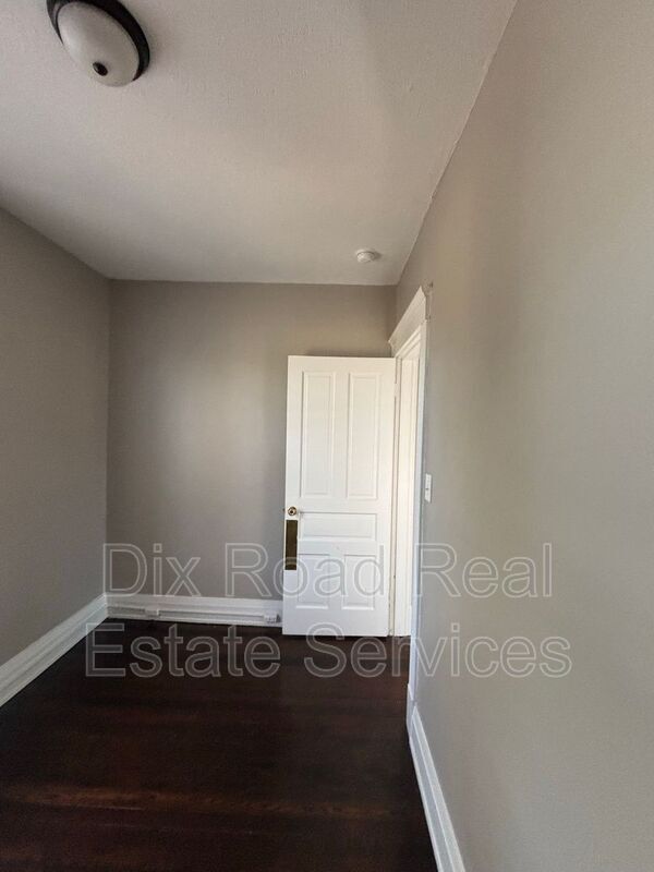 Building Photo - 810 Sunset Ave