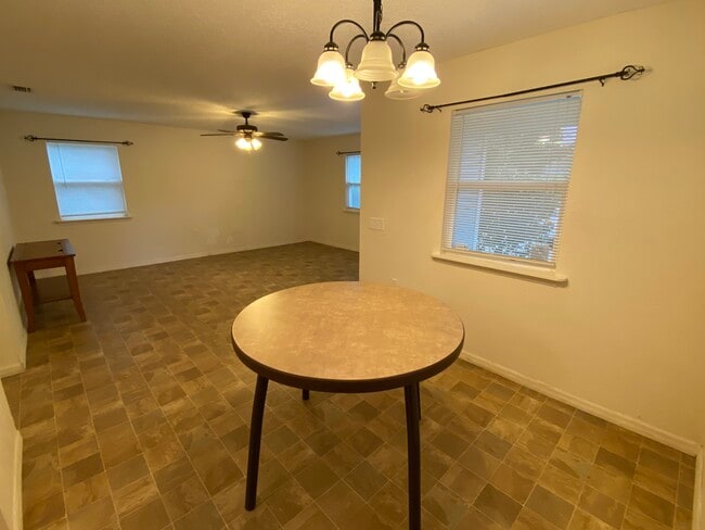 Building Photo - 154 Hurst St