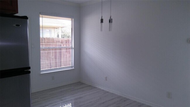 Building Photo - 20914 Sun Creek Dr