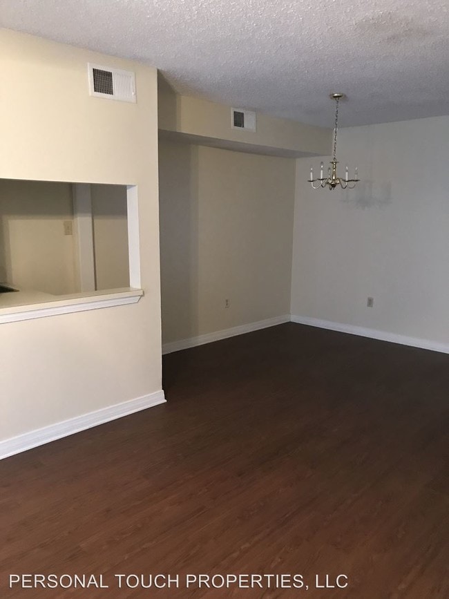 Building Photo - 3023 Toulon Dr