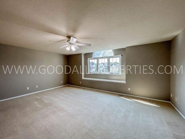 Building Photo - 3 Bedroom Single-Family home in West Des Moines with a fully fenced in yard!