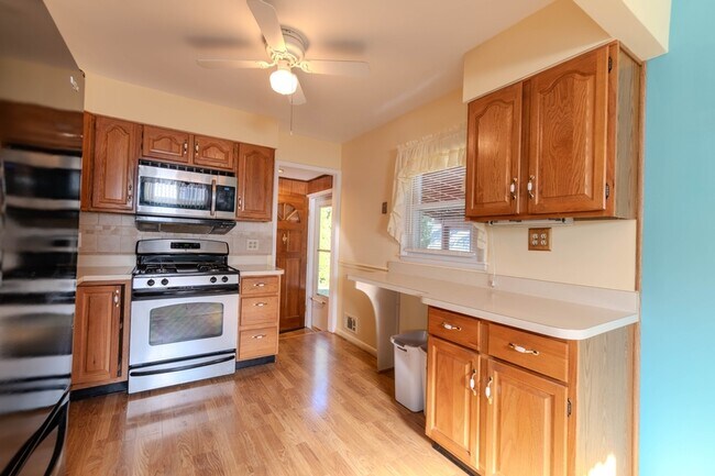 Building Photo - 6 Hammen Ave