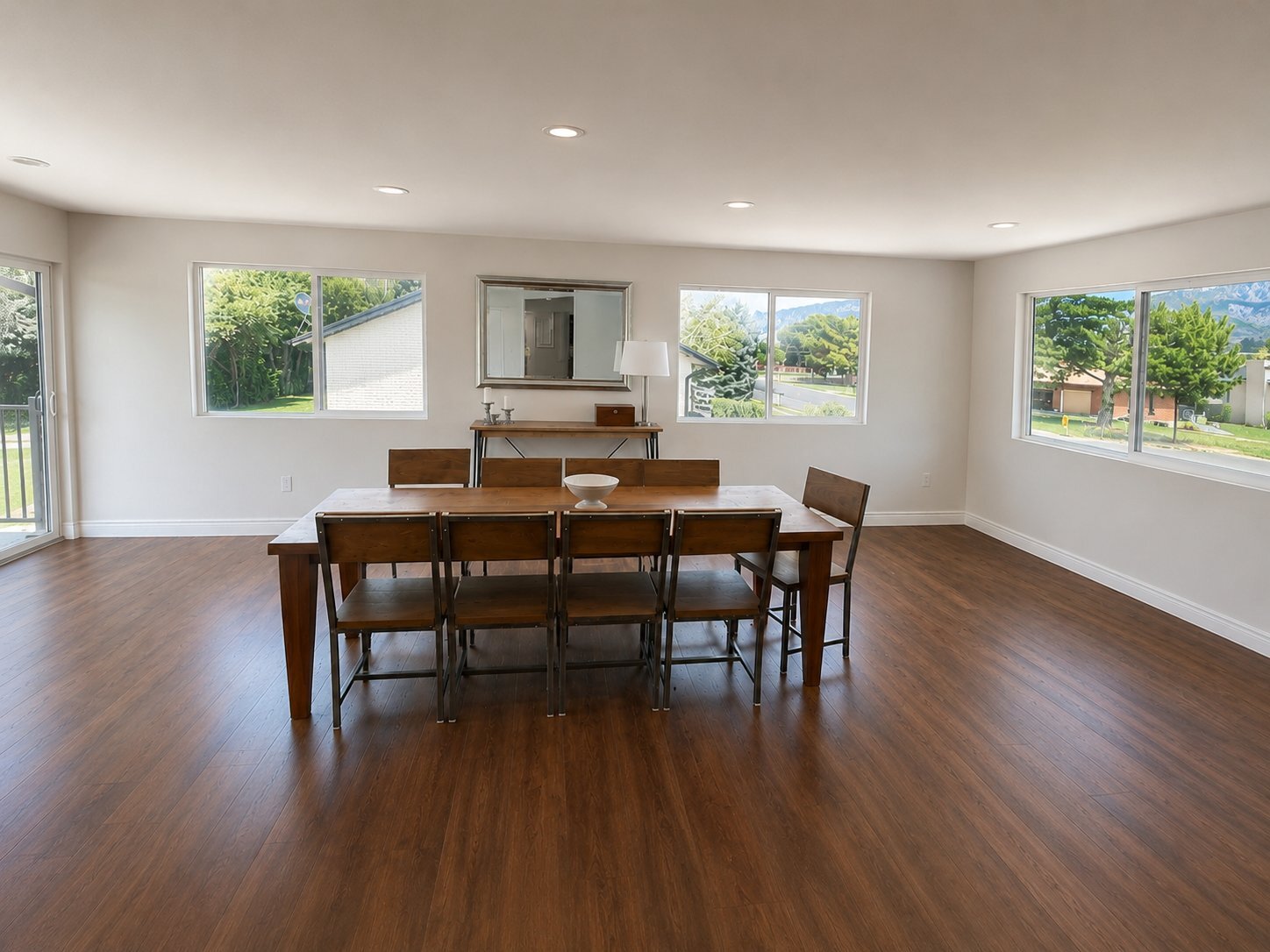 Building Photo - 4860 Country Club Dr