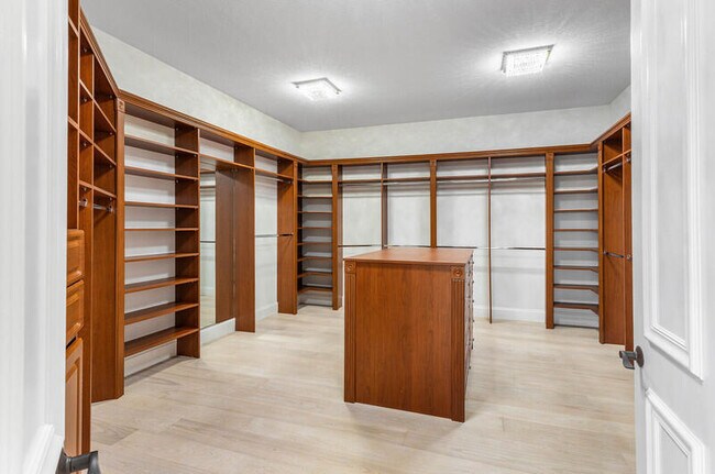 Building Photo - 17662 Circle Pond Ct