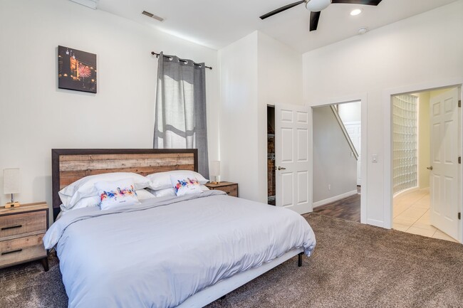 Building Photo - Urban Luxury with Stunning City Views – 2BR/2BA in Over-the-Rhine