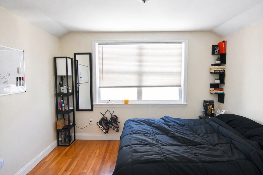 Building Photo - 84 Litchfield St