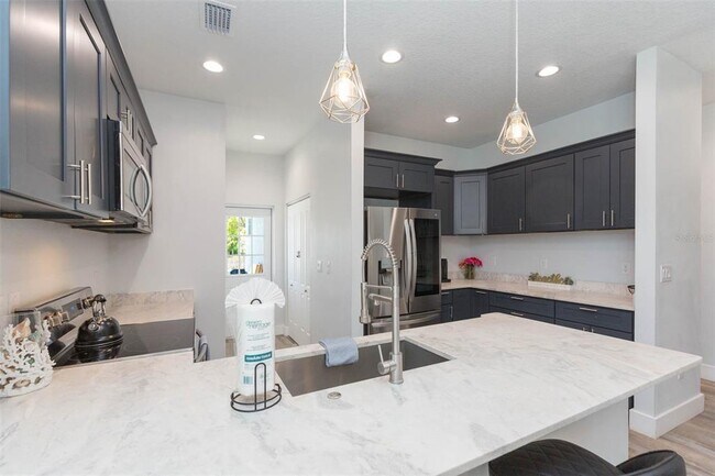 Building Photo - 2013 E Waters Ave