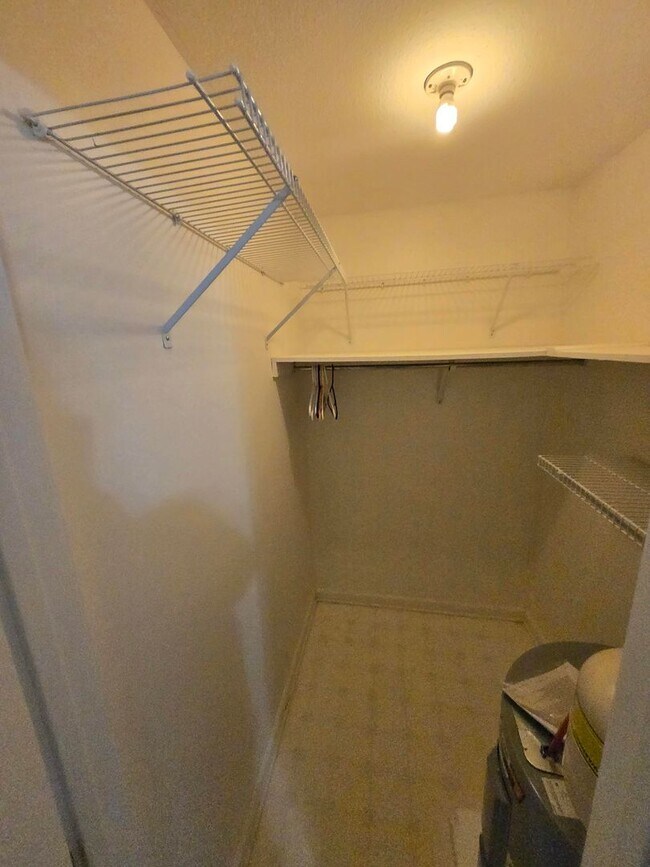 Building Photo - **Charming 3-Bed, 2-Bath Duplex Apartment ...