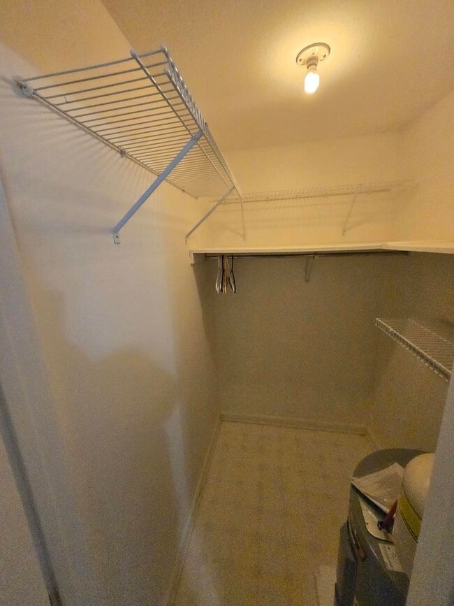 Building Photo - **Charming 3-Bed, 2-Bath Duplex Apartment with Spacious Garage and Large Back Porch**